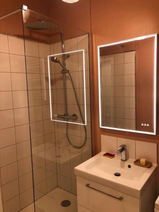 Appartement Vieux-Port/ 2 Min Du Metro Estrangin Marseilles Buitenkant foto